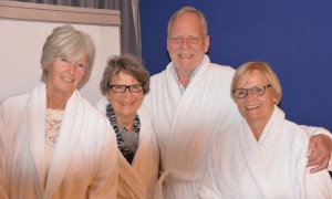 Årets glade kåbe-modtagere. Merete Bølgebringe Ammentorp, Pia Vikingkær Eschelsen, Anne Vintersild Limschou, Knud Kviksølv Limschou. Foto Jesper Alstrøm.
